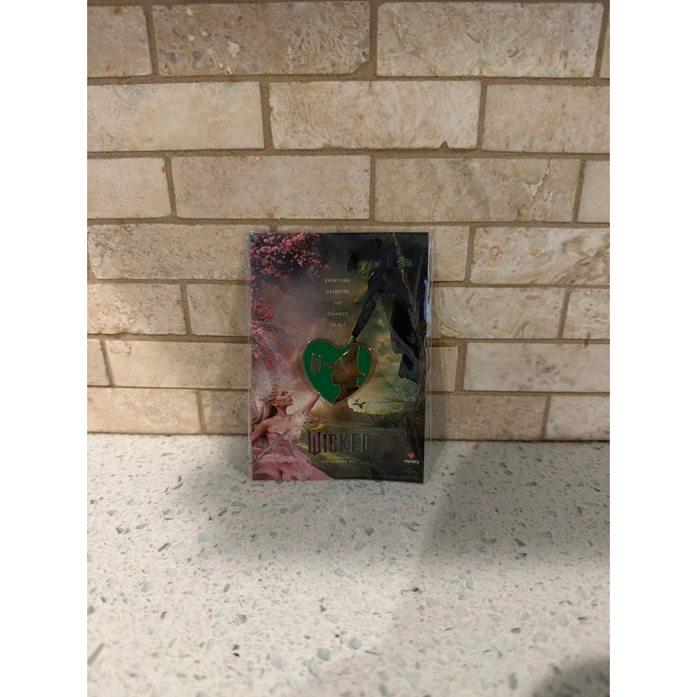 Wicked AMC Theater Heart Pin Featuring‎ Elphaba new
